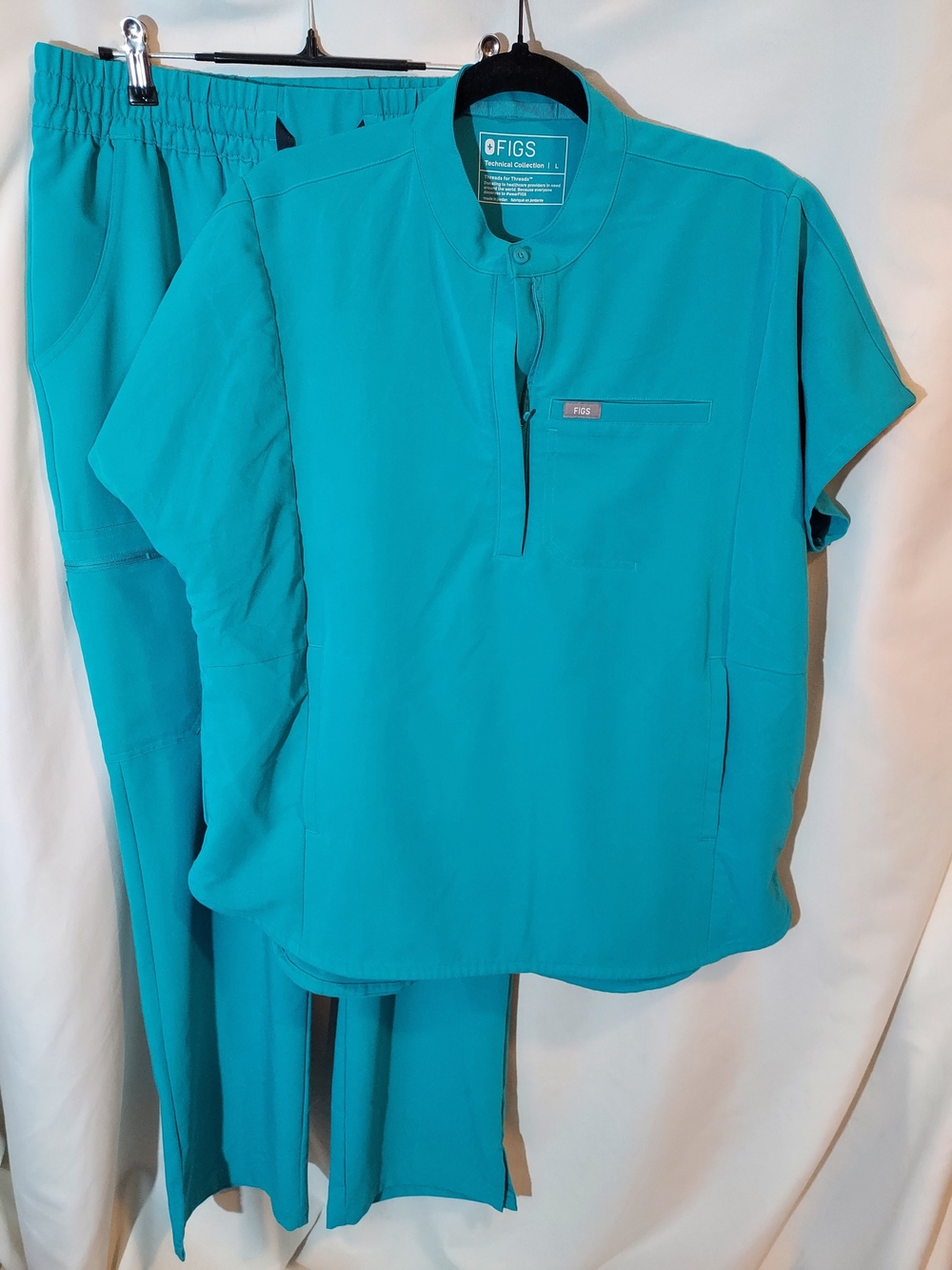 FIGS Teal Montex Relaxed Scrub Top & High-Rise Dowa Straight Leg Pant Set - L